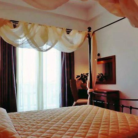 Chris Hotel Скала Екстериор снимка